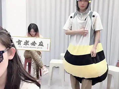 Snapshot of YQBY998 chatting on April 2026 01:41:02 PM YQBY998 online show from April 2026 01:41:02 PM