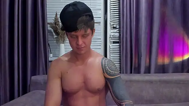 Snapshot of MarcoErra chatting on May 2026 05:11:01 PM MarcoErra online show from May 2026 05:11:01 PM