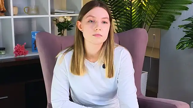 Snapshot of RebeccaAzim chatting on April 2026 12:43:01 PM RebeccaAzim online show from April 2026 12:43:01 PM