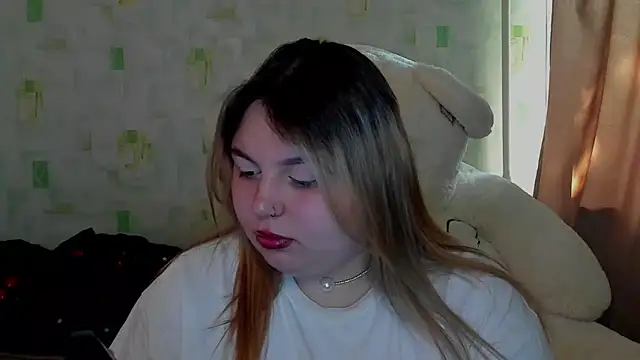 Snapshot of LillyHaigh chatting on May 2026 05:56:01 AM LillyHaigh online show from May 2026 05:56:01 AM