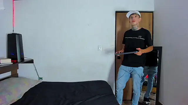 Snapshot of Darwinstark_ chatting on April 2026 08:18:01 PM Darwinstark online show from April 2026 08:18:01 PM