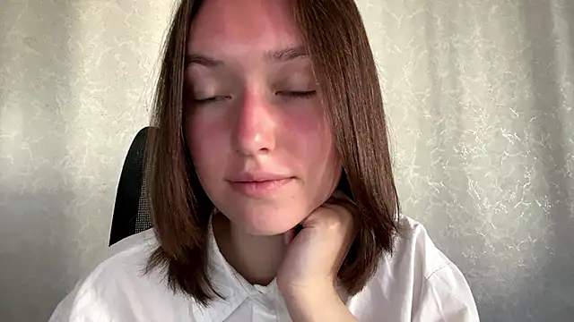 Snapshot of LisaSunrise chatting on May 2026 01:32:02 AM LisaSunrise online show from May 2026 01:32:02 AM