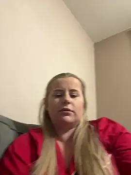 Snapshot of taylor-b chatting on April 2026 07:00:02 PM taylor-b online show from April 2026 07:00:02 PM