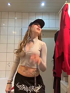 Lina-420 online show from May 2026 08:49:01 PM