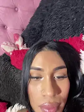 Snapshot of BeautyCatalella1 chatting on May 2026 09:01:02 PM BeautyCatalella1 online show from May 2026 09:01:02 PM