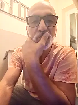 Snapshot of circusmale chatting on April 2026 08:17:01 PM circusmale online show from April 2026 08:17:01 PM