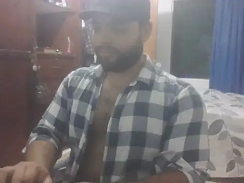 Snapshot of Bearmachin chatting on April 2026 05:01:02 AM Bearmachin online show from April 2026 05:01:02 AM