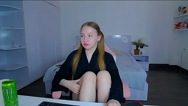 Snapshot of Crystal_Line chatting on April 2026 05:05:02 AM Crystal Line online show from April 2026 05:05:02 AM