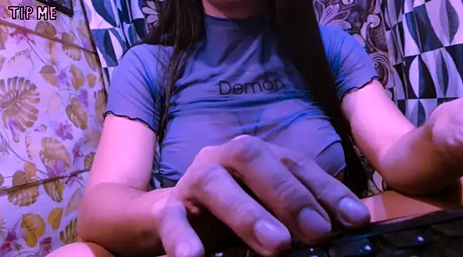 Snapshot of TSjuicyhotdrops chatting on March 2025 04:35:02 PM TSjuicyhotdrops online show from March 2025 04:35:02 PM