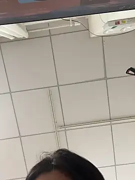 Snapshot of milkwine chatting on April 2026 06:29:02 AM milkwine online show from April 2026 06:29:02 AM