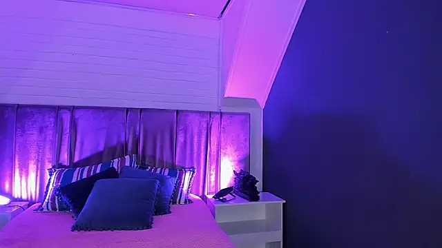 Snapshot of Azahara_18 chatting on April 2026 11:54:02 PM Azahara 18 online show from April 2026 11:54:02 PM