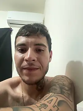 Snapshot of skrfazee chatting on April 2026 06:11:02 AM skrfazee online show from April 2026 06:11:02 AM