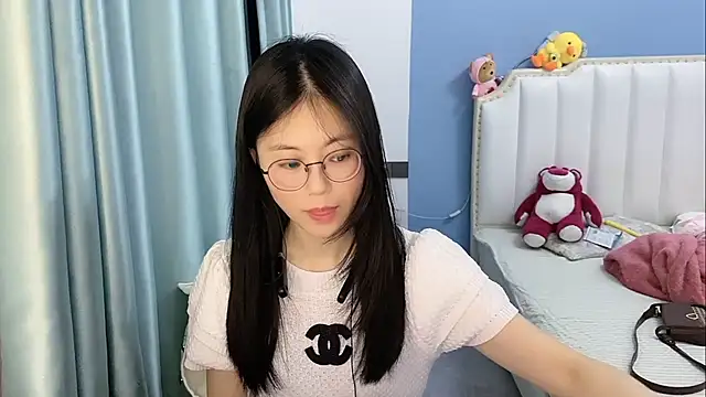 Snapshot of Luna-666 chatting on April 2026 11:52:02 AM Luna-666 online show from April 2026 11:52:02 AM