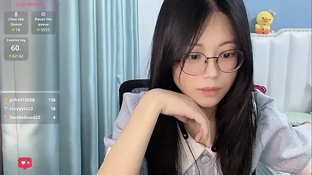 Snapshot of Luna-666 chatting on April 2026 05:30:01 PM Luna-666 online show from April 2026 05:30:01 PM