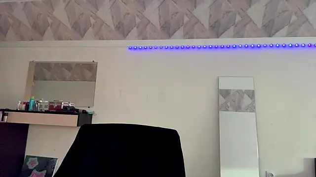 Snapshot of CrackingBingo chatting on April 2026 03:21:02 PM CrackingBingo online show from April 2026 03:21:02 PM