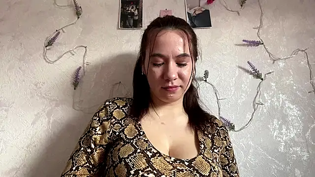 Snapshot of OraCoovert chatting on April 2026 11:48:01 AM OraCoovert online show from April 2026 11:48:01 AM