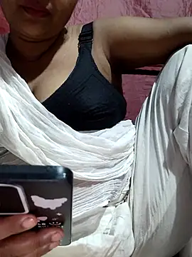 Snapshot of Gulapi_N chatting on June 2026 02:33:01 PM Gulapi N online show from June 2026 02:33:01 PM