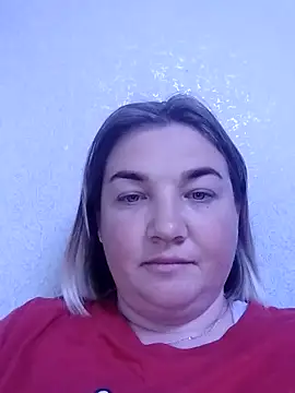 Snapshot of MiyaOlliver chatting on April 2026 03:32:01 PM MiyaOlliver online show from April 2026 03:32:01 PM