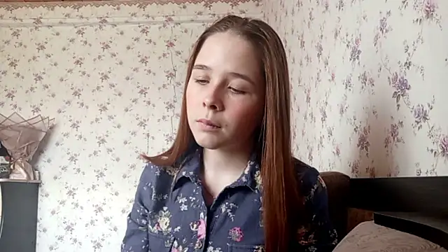 Snapshot of SiennaGlow chatting on April 2026 07:13:02 AM SiennaGlow online show from April 2026 07:13:02 AM