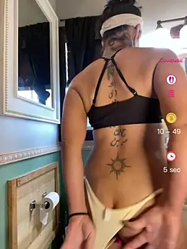 Snapshot of Vanessa_Valentine chatting on July 2026 02:04:02 PM Vanessa Valentine online show from July 2026 02:04:02 PM