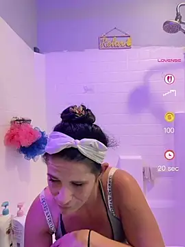 Snapshot of Vanessa_Valentine chatting on July 2026 02:43:02 AM Vanessa Valentine online show from July 2026 02:43:02 AM