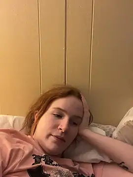 Snapshot of IvelynnMoon chatting on April 2026 12:52:02 AM IvelynnMoon online show from April 2026 12:52:02 AM