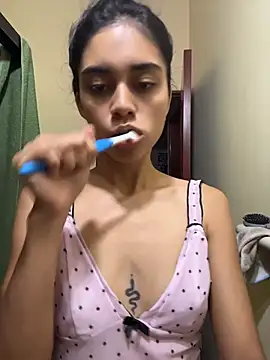 Snapshot of mia_moonna chatting on April 2026 10:57:01 AM mia moonna online show from April 2026 10:57:01 AM