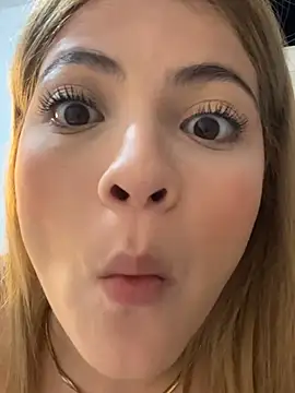 Snapshot of dulcemeggan chatting on April 2026 05:00:02 AM dulcemeggan online show from April 2026 05:00:02 AM