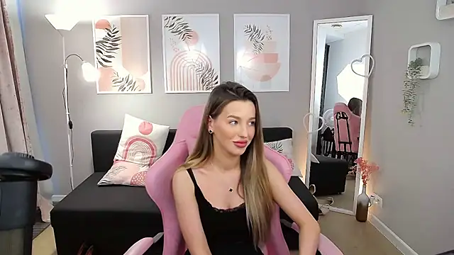 Snapshot of ZarinaGloss chatting on May 2026 12:46:02 PM ZarinaGloss online show from May 2026 12:46:02 PM