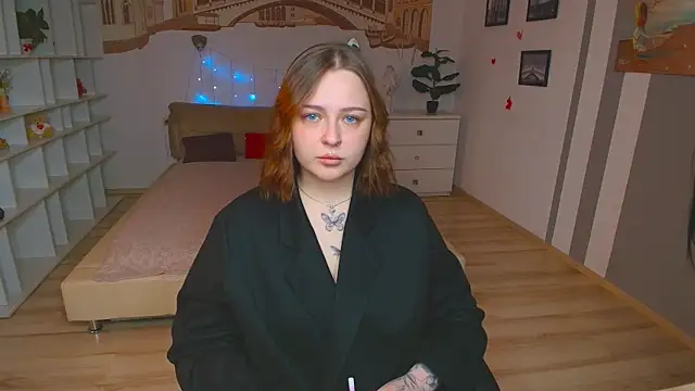 Snapshot of RosalinKirsten chatting on May 2026 06:42:02 AM RosalinKirsten online show from May 2026 06:42:02 AM