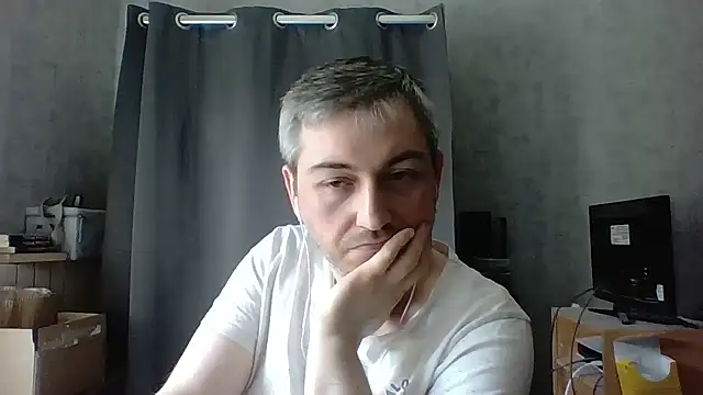 Snapshot of Max541991xx chatting on April 2026 01:42:02 PM Max541991xx online show from April 2026 01:42:02 PM