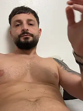 Snapshot of Damiannn33 chatting on April 2026 09:02:02 PM Damiannn33 online show from April 2026 09:02:02 PM