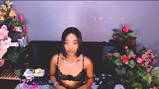 Snapshot of LolaSavageXO chatting on May 2026 06:46:01 PM LolaSavageXO online show from May 2026 06:46:01 PM