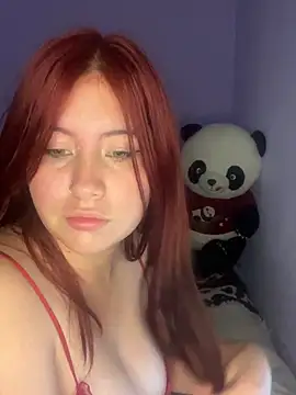 Snapshot of Caro_redd chatting on April 2026 07:35:01 AM Caro redd online show from April 2026 07:35:01 AM