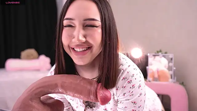 Snapshot of SayLunaa chatting on June 2026 01:39:01 PM SayLunaa online show from June 2026 01:39:01 PM