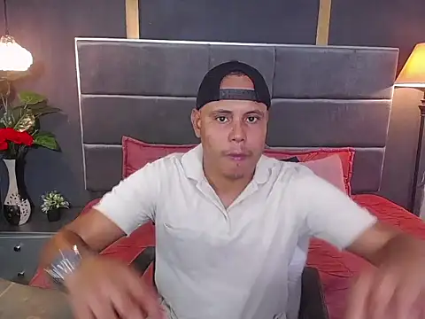 Snapshot of noah_oliver1 chatting on June 2026 01:16:02 AM noah oliver1 online show from June 2026 01:16:02 AM