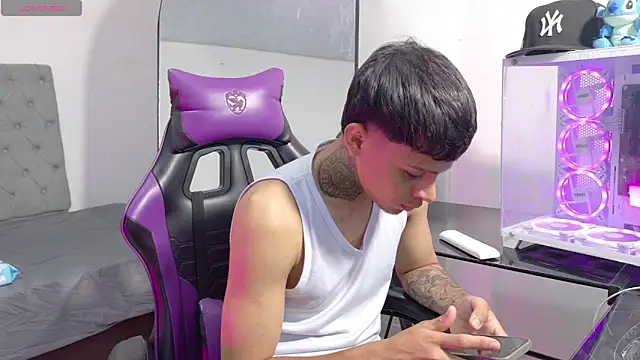 Snapshot of Masterjustin4444 chatting on April 2026 07:56:02 PM Masterjustin4444 online show from April 2026 07:56:02 PM