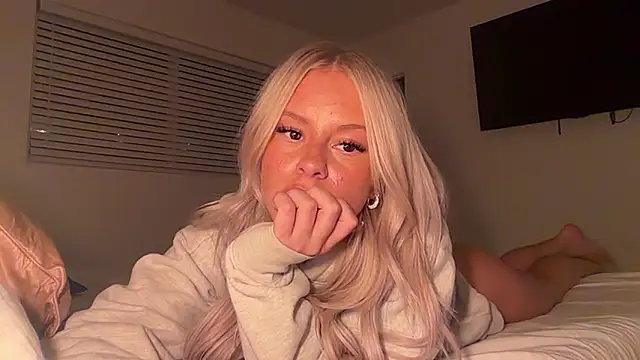 Snapshot of kenziesmithh chatting on May 2026 06:42:02 AM kenziesmithh online show from May 2026 06:42:02 AM