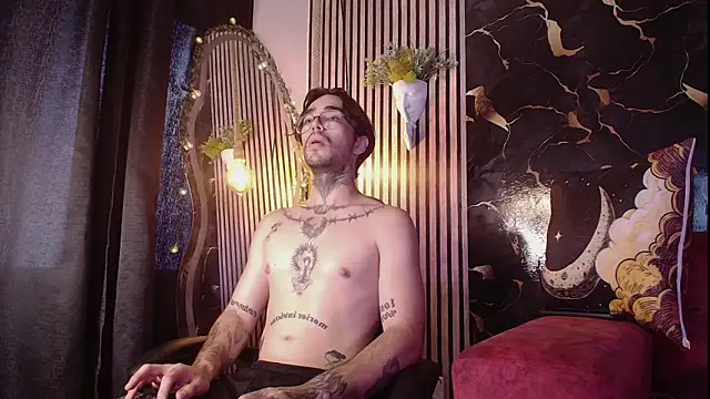 Snapshot of Alucard_Sins chatting on April 2026 10:15:01 PM Alucard Sins online show from April 2026 10:15:01 PM