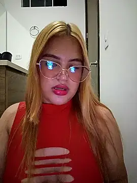 Snapshot of Violettasexy_ chatting on May 2026 03:44:01 AM Violettasexy online show from May 2026 03:44:01 AM