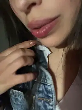 Snapshot of Yenifer_27 chatting on April 2026 11:55:02 PM Yenifer 27 online show from April 2026 11:55:02 PM