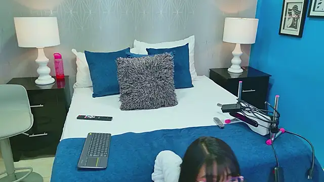 Snapshot of VioletSweetts chatting on April 2026 09:31:02 PM VioletSweetts online show from April 2026 09:31:02 PM