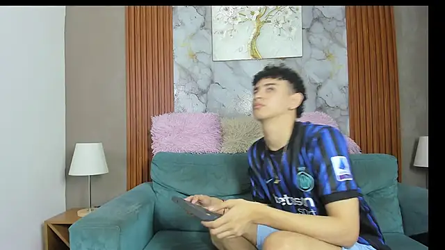 LOVE GUYS1 online show from May 2026 06:09:01 PM