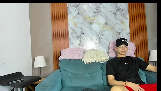 Snapshot of LOVE_GUYS1 chatting on June 2026 01:20:02 PM LOVE GUYS1 online show from June 2026 01:20:02 PM