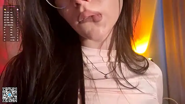 Snapshot of MelanieHale chatting on April 2026 04:12:02 PM MelanieHale online show from April 2026 04:12:02 PM