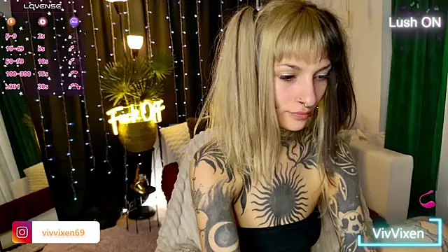 Snapshot of VivVixen chatting on May 2026 05:53:01 PM VivVixen online show from May 2026 05:53:01 PM