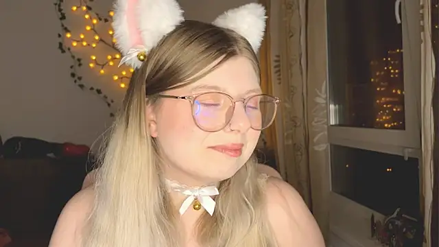 Snapshot of YukiBlush chatting on June 2026 09:02:01 PM YukiBlush online show from June 2026 09:02:01 PM