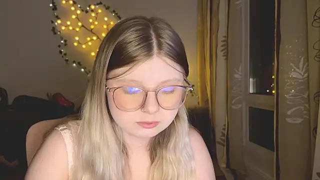 Snapshot of YukiBlush chatting on July 2026 09:19:02 PM YukiBlush online show from July 2026 09:19:02 PM
