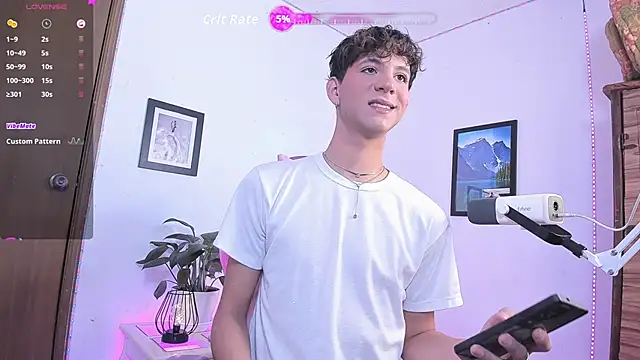 Snapshot of EthanRoss1 chatting on April 2026 10:14:02 PM EthanRoss1 online show from April 2026 10:14:02 PM