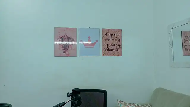 Snapshot of Zoe_rousse01 chatting on May 2026 07:56:02 PM Zoe rousse01 online show from May 2026 07:56:02 PM